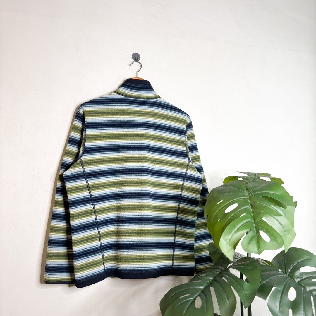Uniqlo | Fleece (Reversible) Jacket. (Category: Coats, Jackets and Outerwear) located in Manila. Submitted by bypiecesandstories (Listing ID 1463224480, Image 3). Description: Uniqlo | Fleece (Reversible) Jacket. 699 PHP 🧡 Perfect Condition Can Fit — Small to Large Dimensions — W 23" L 30" Two looks in one. This Uniqlo reversible jacket features a striped side and a black fleece side, giving you an easy option for switching up your look. • REMIN
