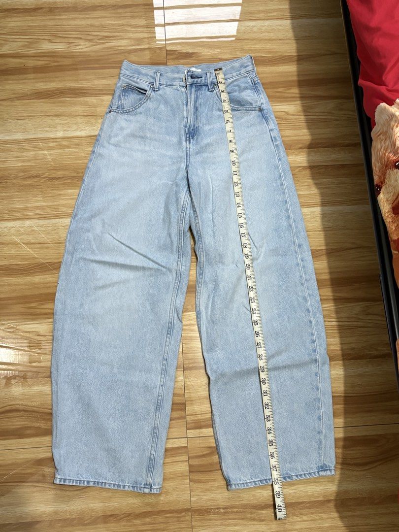 Uniqlo Barrel Jeans (Category: Jeans) located in Bacolor. Submitted by declutterwithmilo (Listing ID 1463218952, Image 2). Description: 📦 RFS: declutterring. 💸 Payment: via Gotyme & Maribank. 💳 No cod option. Payment first policy 🚚 Courier: J&T Express 📍Location: pampanga 📹 Please don’t ask the actual photo of the item, because is already posted. 📥 Strictly no returns. ❌ NO meet ups..