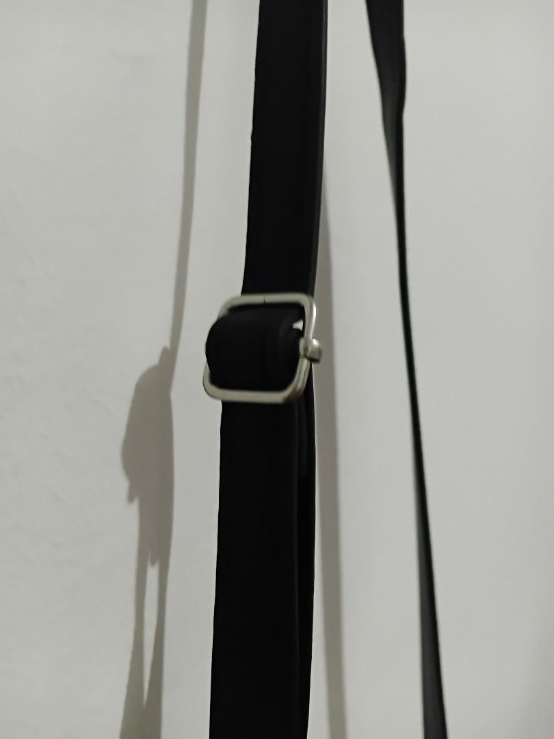 Uniqlo Black Bag (Category: Shoulder Bags) located in Davao. Submitted by all_below_900 (Listing ID 1463281987, Image 3). Description: - Note: Used only once. No flaws. No scratches..