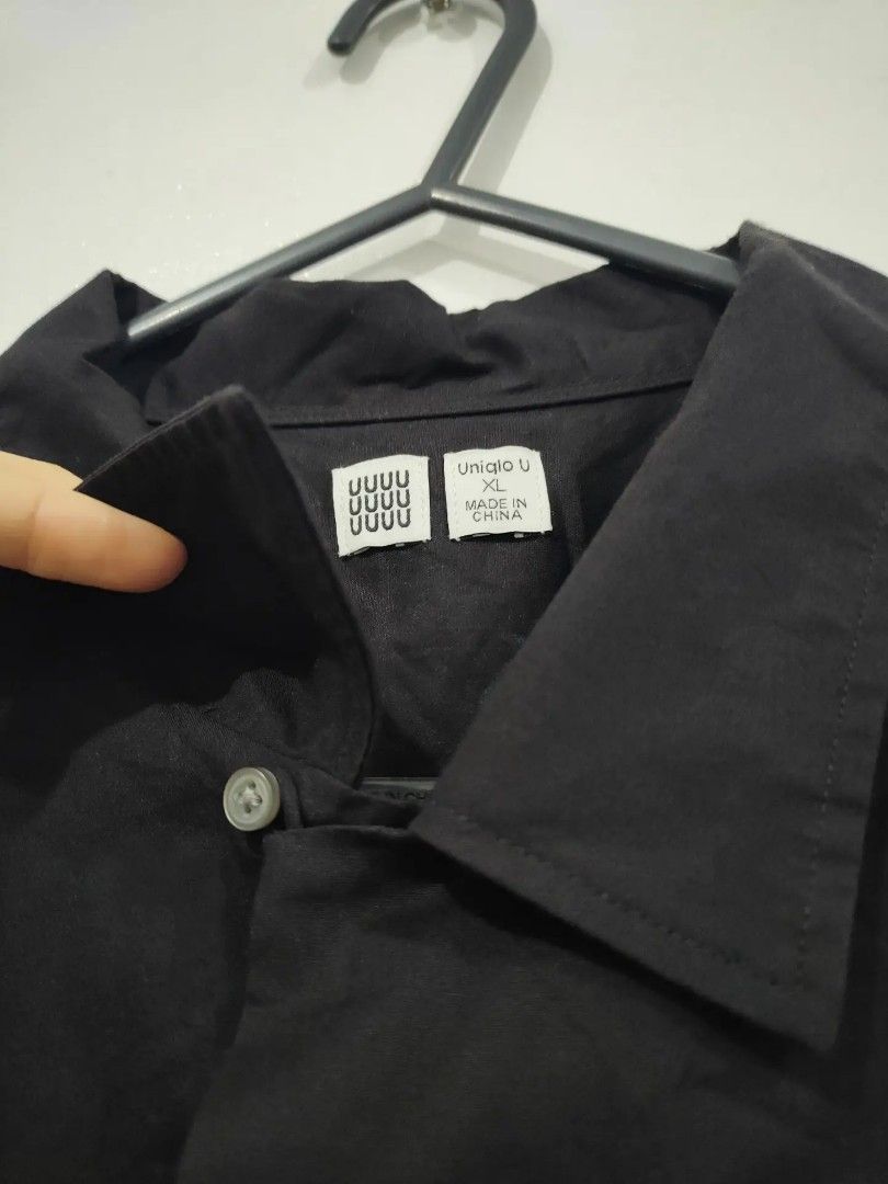 Uniqlo Black Button Down Brand New (Category: Tshirts & Polo Shirts ) located in Quezon City. Submitted by maxsab (Listing ID 1463193550, Image 2). Description: - 50% Cotton, 50% Rayon - Brand new with tags - Black Uniqlo collared polo shirt with buttons.