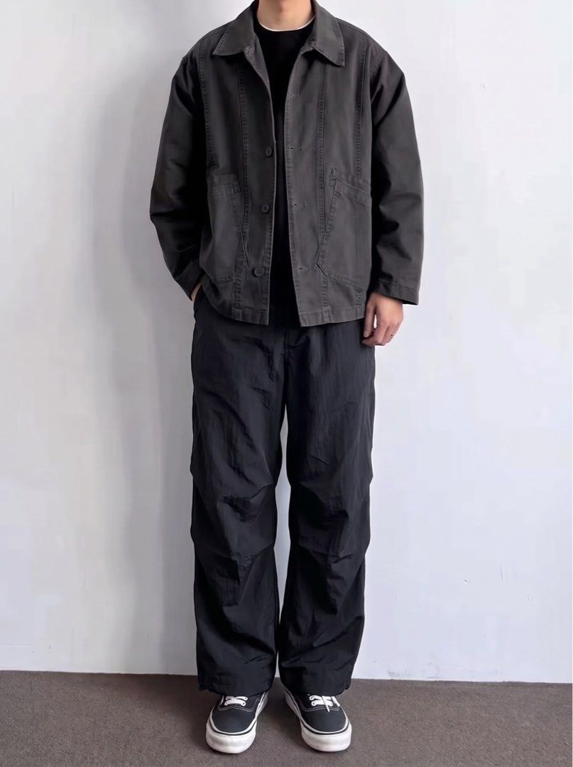 Uniqlo Black Parachute Pants (Category: Other Bottoms) located in General Santos City (Dadiangas). Submitted by yuungs (Listing ID 1462897471, Image 1). Description: - Uniqlo Black Nylon Parachute Pants - Size: S - Material: Made in Cambodia - Style: Perfect for casual outings or lounging at home - Versatile: Easily pairs with various tops Waist 26-34 Length 39.5 Leg opening 9.5 9.5/10 condition 1k + sf Can ship nationwide via J&T Loc: General Sa