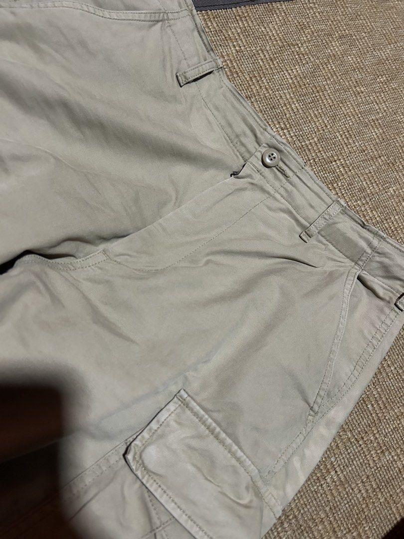 Uniqlo Cargo Pants (Category: Other Bottoms) located in Manila. Submitted by hhhopspp (Listing ID 1463187831, Image 3). Description: Good condition, all pockets are functional Adjustable waistband Heavy material .