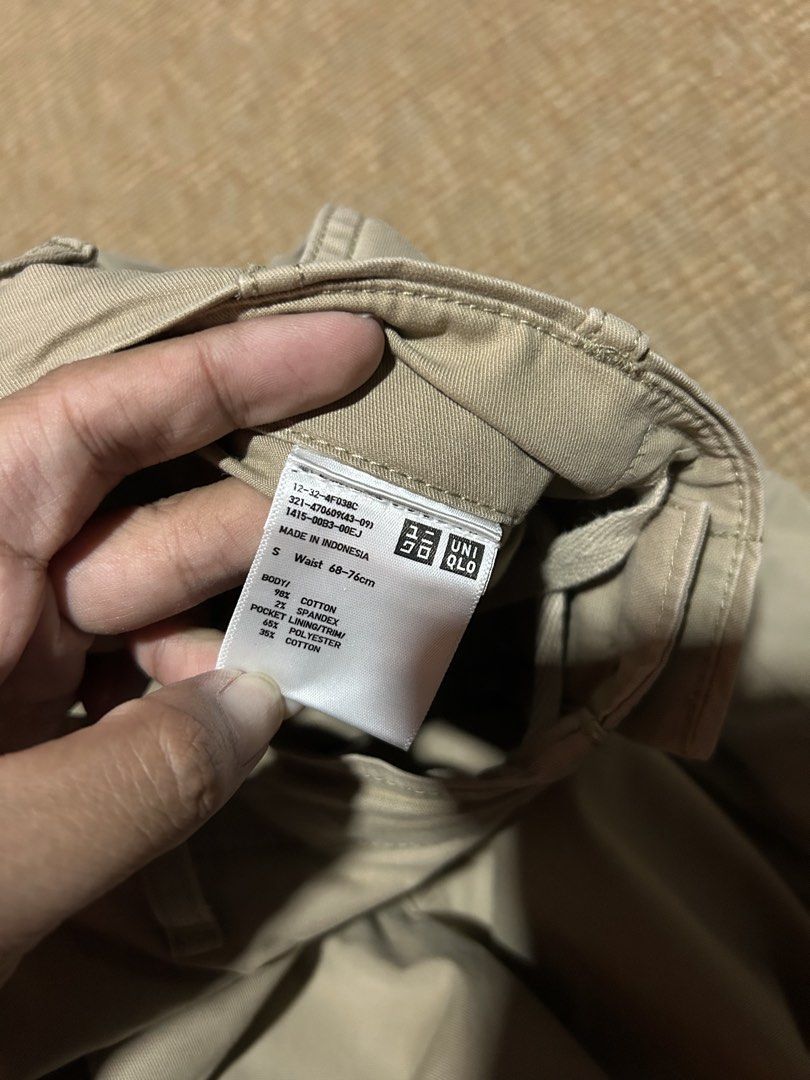 Uniqlo Cargo Pants (Category: Other Bottoms) located in Manila. Submitted by hhhopspp (Listing ID 1463187831, Image 2). Description: Good condition, all pockets are functional Adjustable waistband Heavy material .
