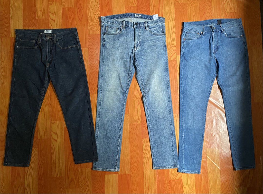 Uniqlo, Denizen Levis Jeans Bundle (Category: Jeans) located in Cebu City. Submitted by monflor (Listing ID 1463221098, Image 1). Description: - Three pairs of men's denim jeans - Available washes: Dark, Light, and Medium - Brands: Uniqlo and Levis - Sizes clearly marked on tags - Ideal for everyday wear - Bundle deal for all three pairs! Price each 700 Good condition No issues Size 33-34 .