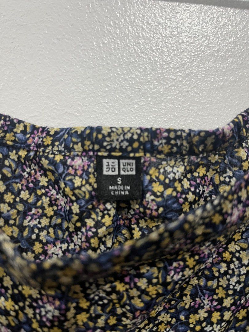 UNIQLO Floral Top (Category: Others Tops) located in Manila. Submitted by jhcollections (Listing ID 1463161618, Image 3). Description: UNIQLO Floral Top - puff sleeves - can fit up to semi-large - actual photos posted - j&t/grab/lalamove.