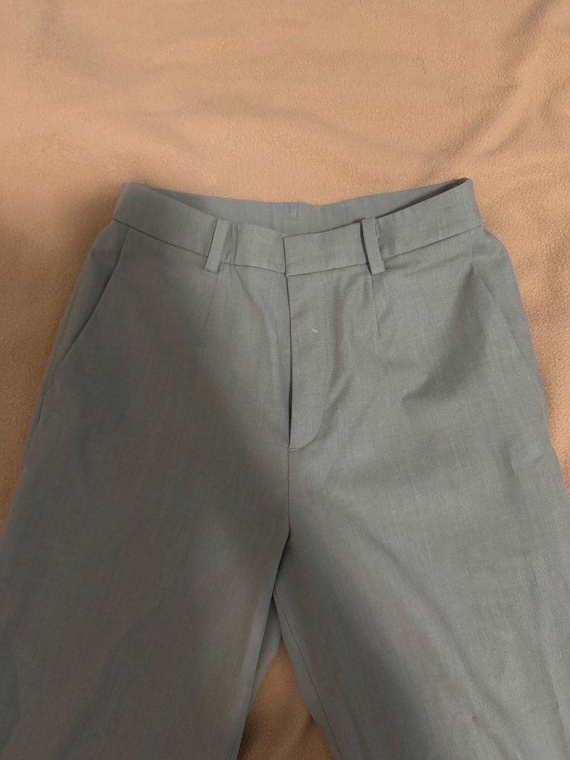 Uniqlo Green Slack Pants (Category: Other Bottoms) located in San Luis. Submitted by oshdeclutters (Listing ID 1463217987, Image 1). Description: .