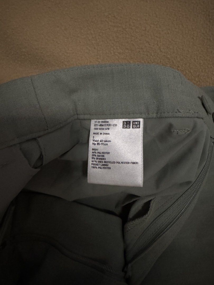 Uniqlo Green Slack Pants (Category: Other Bottoms) located in San Luis. Submitted by oshdeclutters (Listing ID 1463217987, Image 3). Description: .