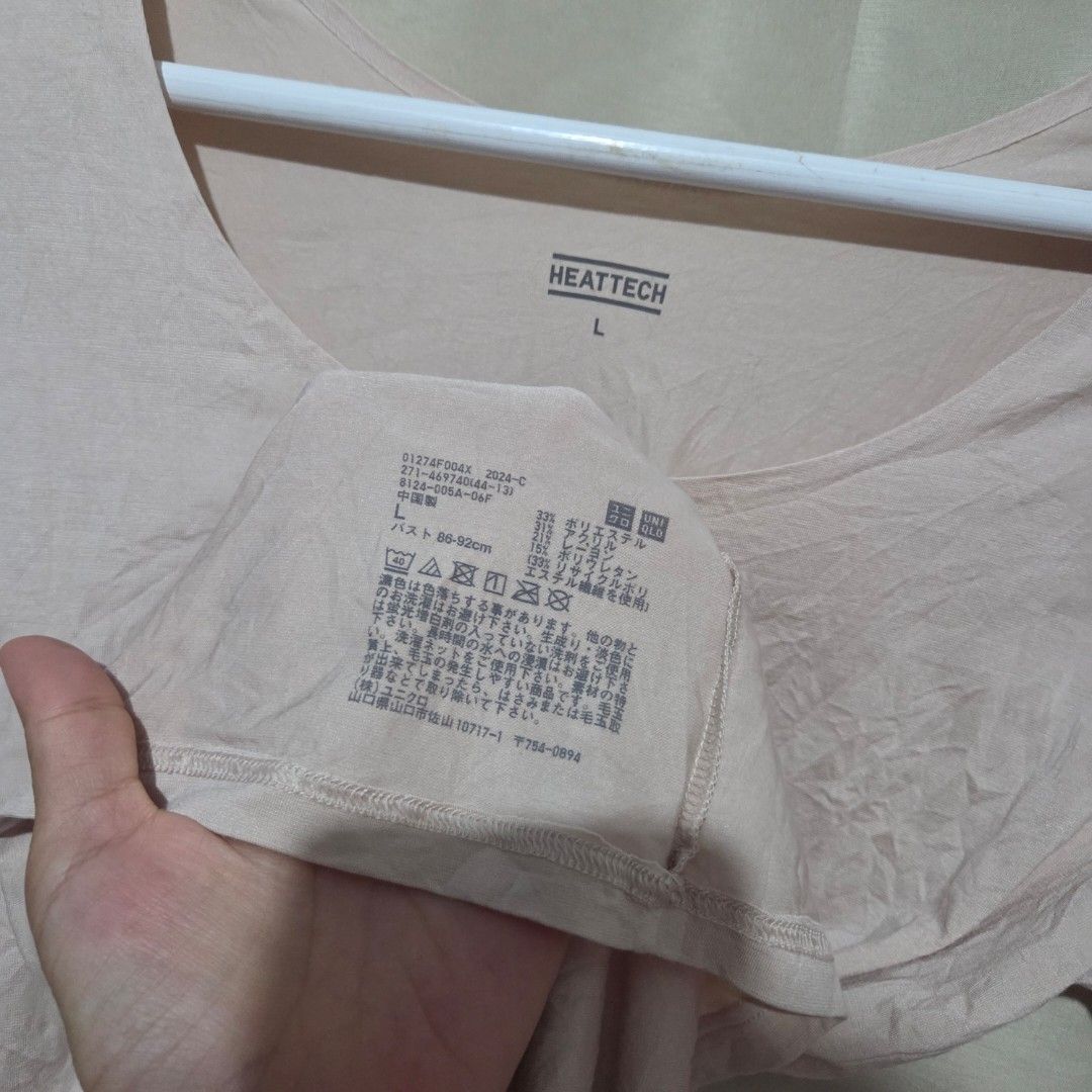 UNIQLO HEATTECH WOMEN (Category: Longsleeves) located in Santiago. Submitted by fromboxes (Listing ID 1463128518, Image 2). Description: Like new Ships thru J&T Isabela North Luzon Shipping Nationwide No rush shipping 😊😊.