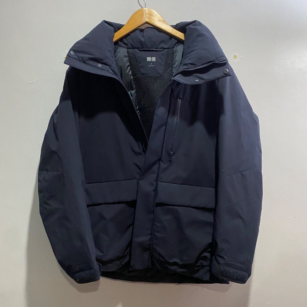 Uniqlo Hybrid Down Parka M/L (Category: Coats, Jackets and Outerwear) located in Antipolo. Submitted by bentakahitanoano (Listing ID 1463236730, Image 3). Description: Uniqlo Hybrid Down Parka from Uniqlo is a high-performance winter jacket that combines premium down insulation with strategic functional padding for targeted warmth without the typical bulk. Still in good shape Size medium can fit large Pit to pit 23 Length 28.5.
