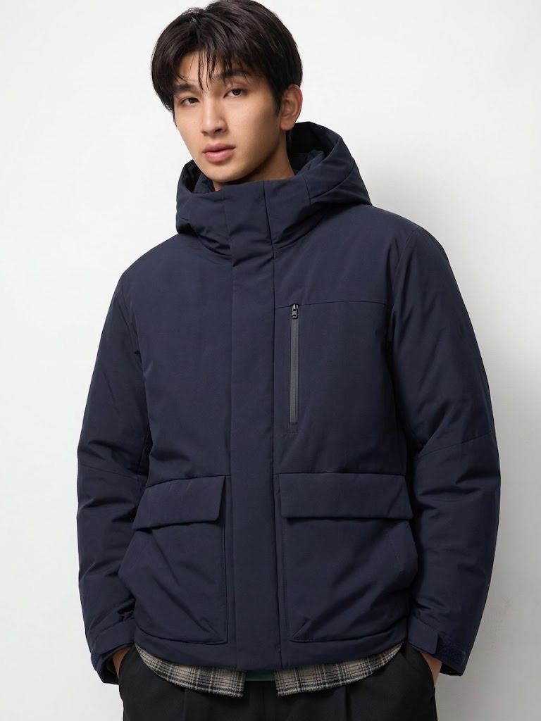Uniqlo Hybrid Down Parka M/L (Category: Coats, Jackets and Outerwear) located in Antipolo. Submitted by bentakahitanoano (Listing ID 1463236730, Image 2). Description: Uniqlo Hybrid Down Parka from Uniqlo is a high-performance winter jacket that combines premium down insulation with strategic functional padding for targeted warmth without the typical bulk. Still in good shape Size medium can fit large Pit to pit 23 Length 28.5.