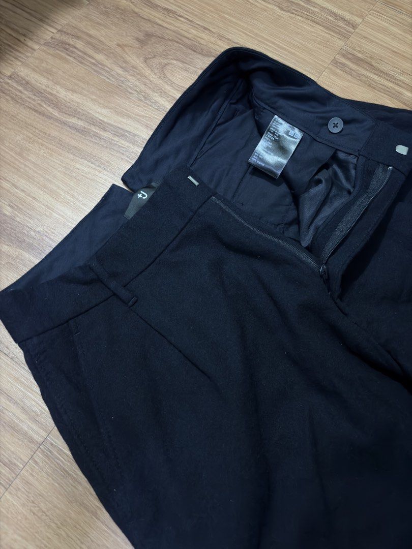 Uniqlo +J wool Tuck Pants (Category: Trousers) located in Manila. Submitted by uniqssentialss.co (Listing ID 1463282409, Image 3). Description: UNIQLO +J WOOL BLEND TUCK PANTS (32-33) •waistline: 32-33 •length: 39 •hem: 8 ₱650 Malabon city Can do meet up/jnt/lalamove delivery.