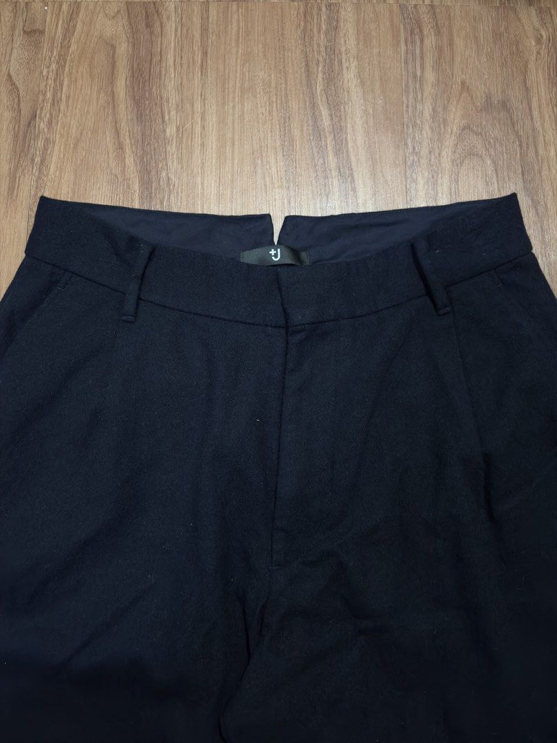 Uniqlo +J wool Tuck Pants (Category: Trousers) located in Manila. Submitted by uniqssentialss.co (Listing ID 1463282409, Image 2). Description: UNIQLO +J WOOL BLEND TUCK PANTS (32-33) •waistline: 32-33 •length: 39 •hem: 8 ₱650 Malabon city Can do meet up/jnt/lalamove delivery.