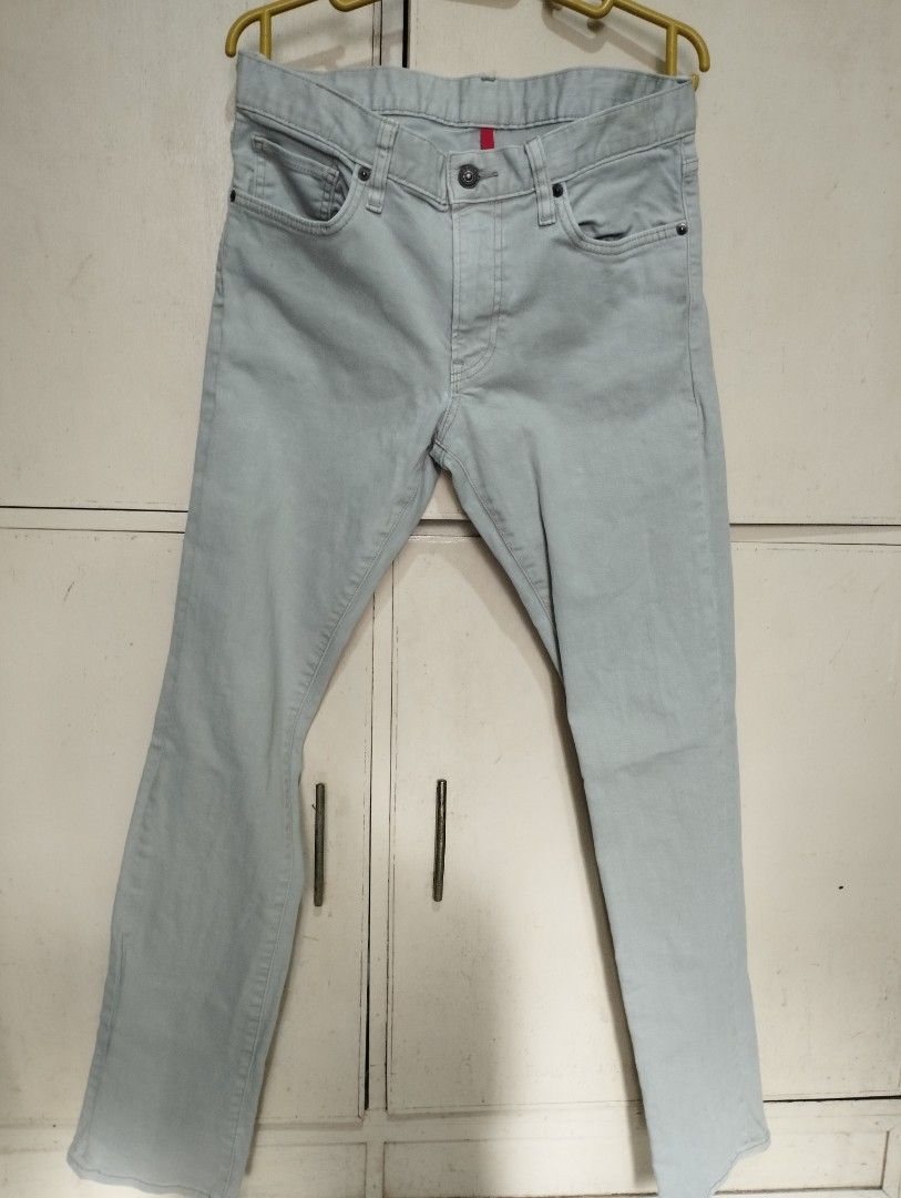 Uniqlo Jeans (Category: Jeans) located in San Fernando. Submitted by nerosales (Listing ID 1463190979, Image 1). Description: Uniqlo Jeans waist 32 inches length 41 inches hem 7 Inc rise 9.5 inches thigh 10.5 inches 399 pesos only SM City Pampanga Shipping: J&T Payment: Gcash NO COD / NO COP .