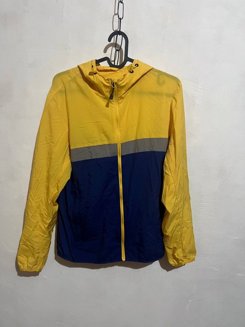 Uniqlo Jwa Pocketable Parka (Category: Coats, Jackets and Outerwear) located in Baguio. Submitted by labelleferroniere (Listing ID 1463168149, Image 1). Description: No Flaws Large Mens.