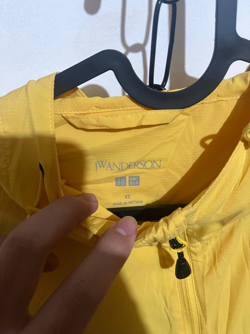Uniqlo Jwa Pocketable Parka (Category: Coats, Jackets and Outerwear) located in Baguio. Submitted by labelleferroniere (Listing ID 1463168149, Image 2). Description: No Flaws Large Mens.