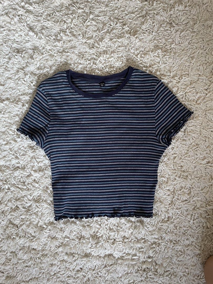 Uniqlo Lettuce Trim Top (Category: Shirts) located in Quezon City. Submitted by rue.carmias (Listing ID 1463226436, Image 1). Description: only worn a couple times can show more pictures based in qc.