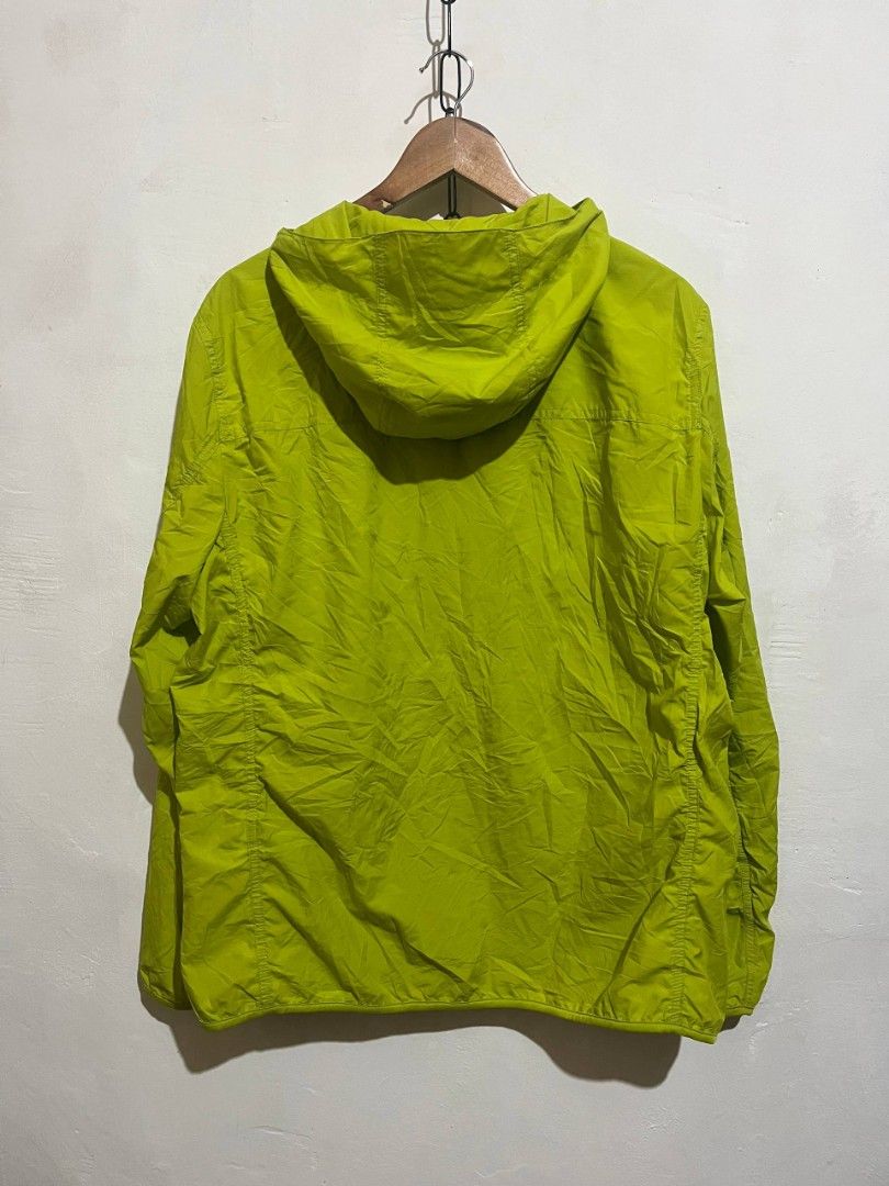 Uniqlo Pocketable Parka (Category: Coats, Jackets and Outerwear) located in Baguio. Submitted by labelleferroniere (Listing ID 1463161702, Image 2). Description: No Flaws Neon Green XL Mens Location Baguio Via Jnt.
