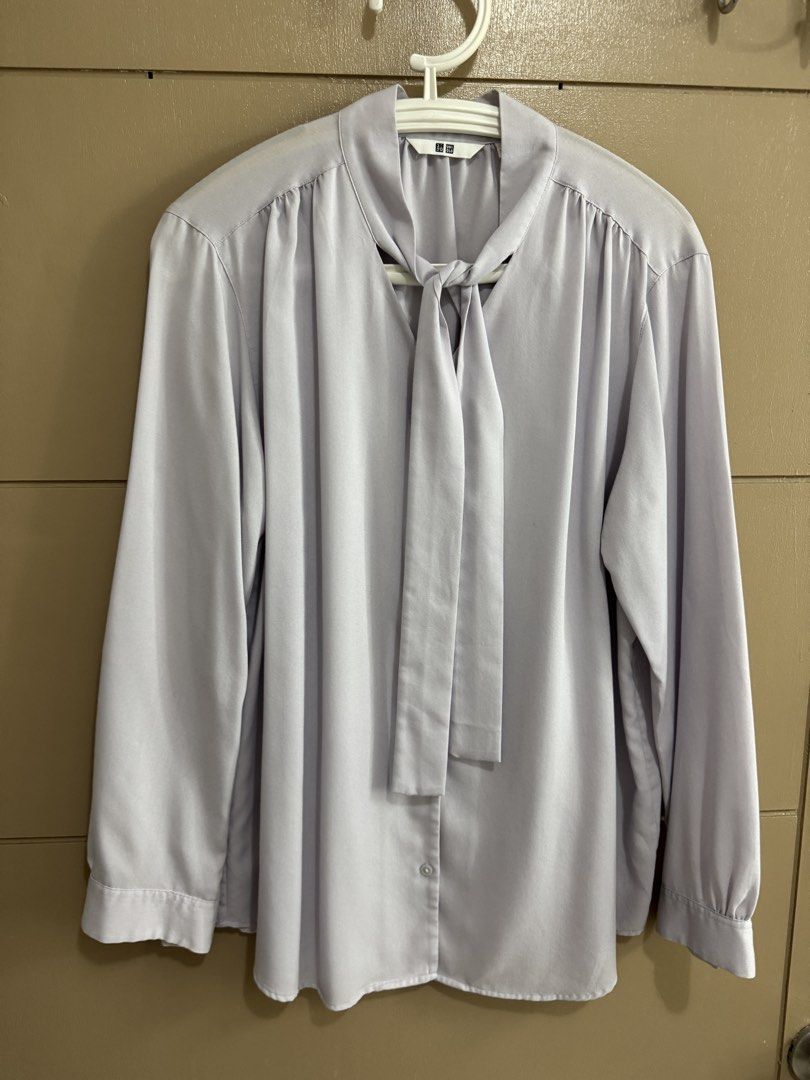Uniqlo Long Sleeves (Category: Longsleeves) located in Pasay City. Submitted by declutterwyza (Listing ID 1463186968, Image 1). Description: Uniqlo Long Sleeves with Bow Tie Size: Medium.