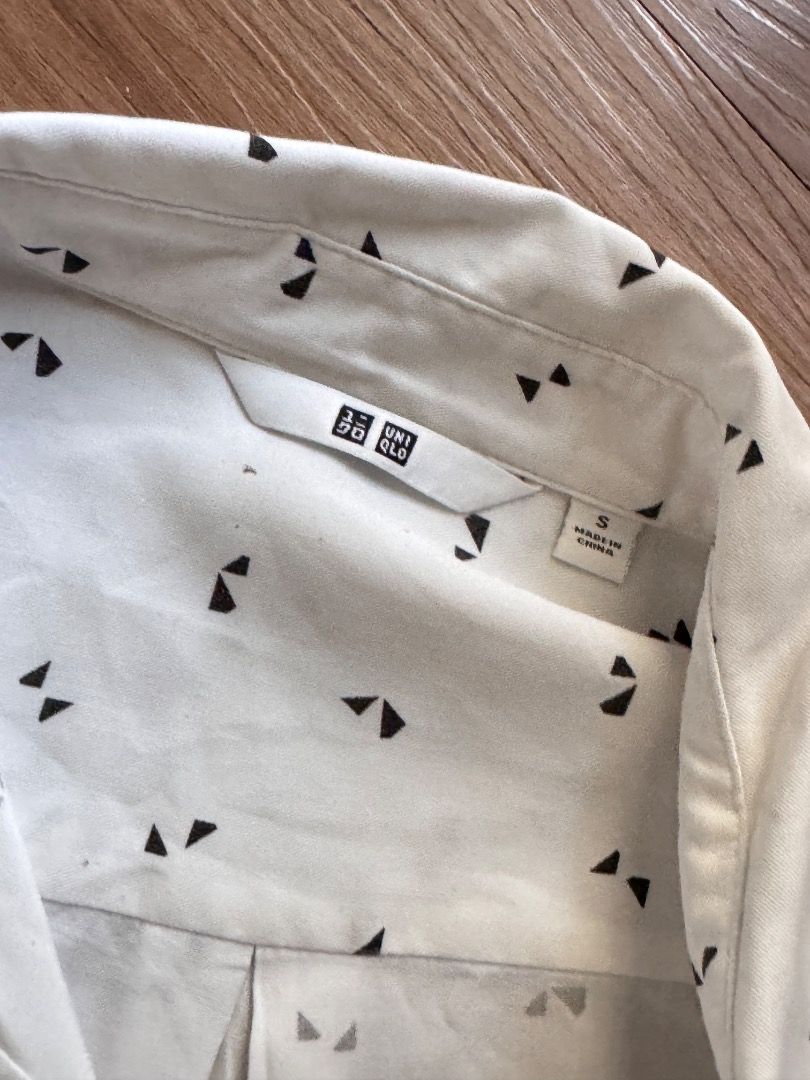 Uniqlo Long sleeves (Category: Longsleeves) located in Pasay City. Submitted by mksn.04 (Listing ID 1463191415, Image 2). Description: .