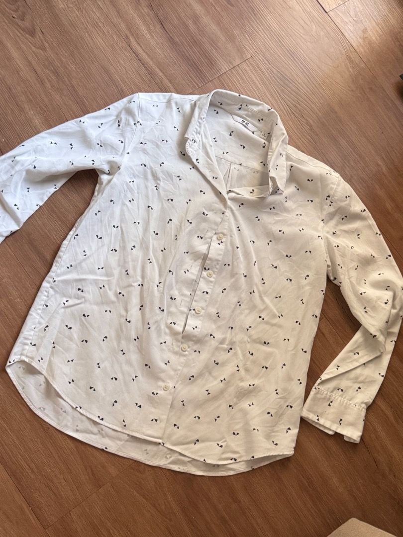 Uniqlo Long sleeves (Category: Longsleeves) located in Pasay City. Submitted by mksn.04 (Listing ID 1463191415, Image 1). Description: .