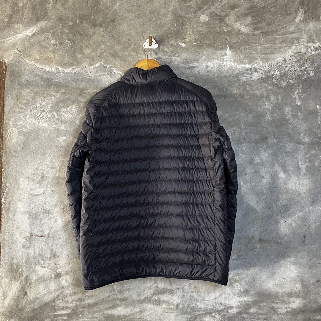 UNIQLO MEN LIGHTWEIGHT PUFFER (Category: Coats, Jackets and Outerwear) located in Minalin. Submitted by winterjacket.ph (Listing ID 1463160979, Image 2). Description: UNIQLO MEN LIGHTWEIGHT PUFFER Width 23 Length 28 Large on Tag Excellent condition 990 + SF.