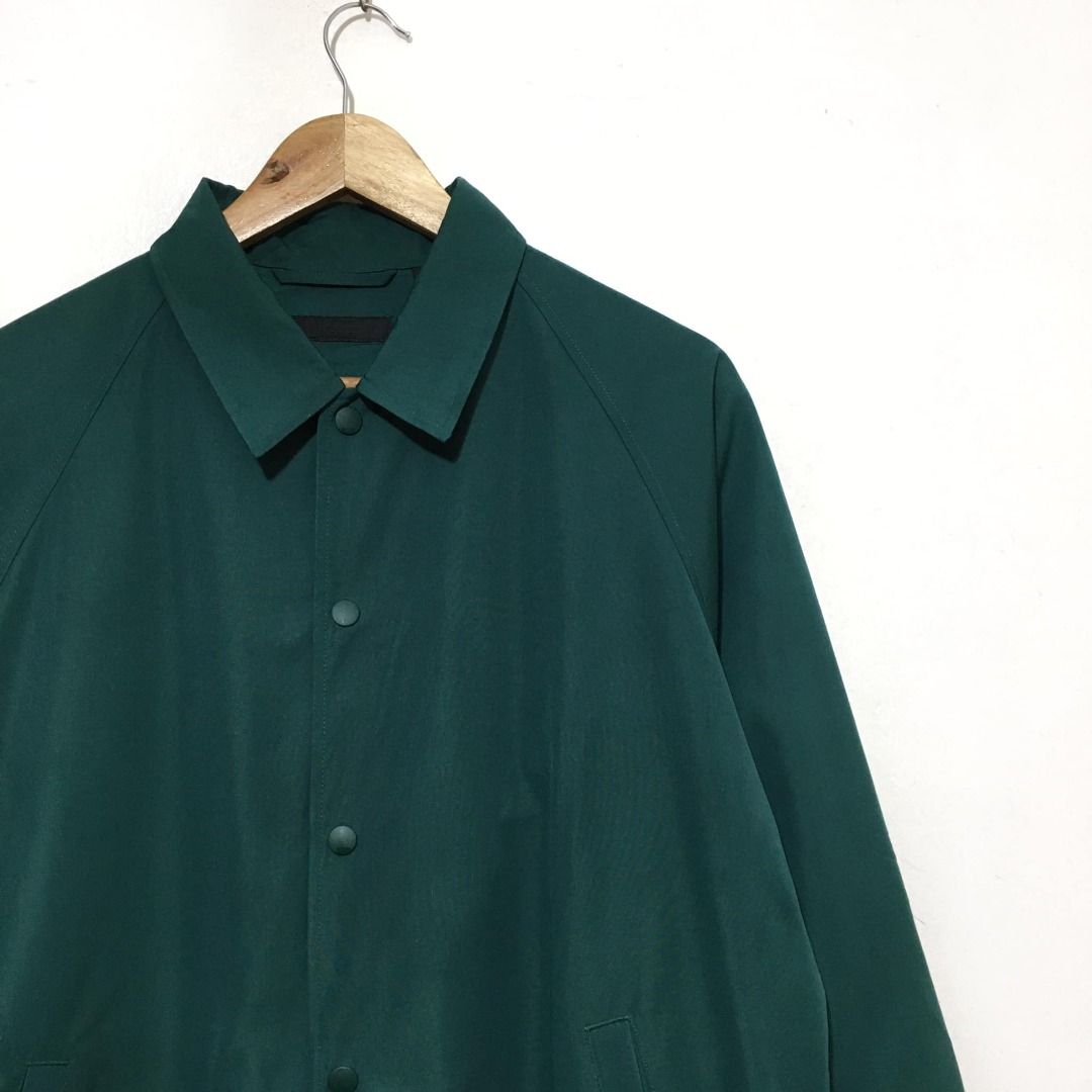 Uniqlo Men's Coach Jacket Green (Category: Coats, Jackets and Outerwear) located in Taguig. Submitted by citystargazer (Listing ID 1463247945, Image 3). Description: Size: Medium, W: 22.5" x L: 27.5" Color: 55 Green .