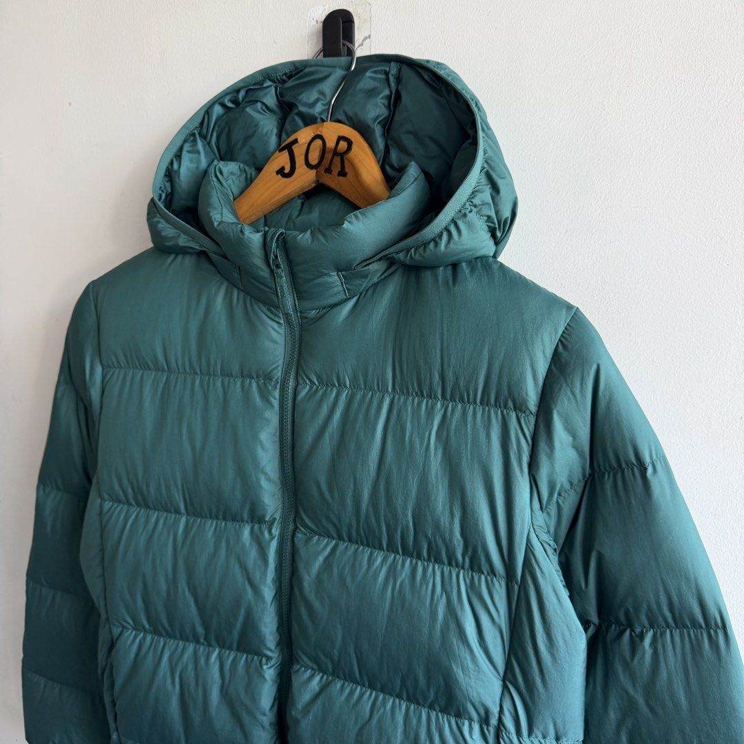 Uniqlo Packable Puffer Jacket (Category: Coats, Jackets and Outerwear) located in San Fernando. Submitted by jorjorr (Listing ID 1463279095, Image 3). Description: Uniqlo Packable Puffer Jacket Ultra Light Down 150 on tag 21 width 23 length Best fit small to medium womens Excellent to new condition No issue P1,499.