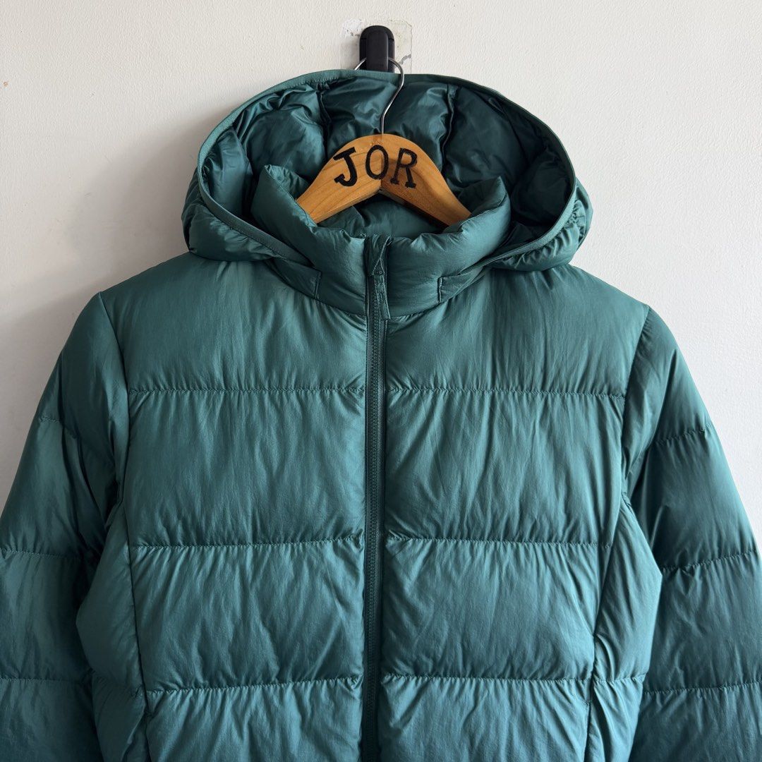 Uniqlo Packable Puffer Jacket (Category: Coats, Jackets and Outerwear) located in San Fernando. Submitted by jorjorr (Listing ID 1463279095, Image 2). Description: Uniqlo Packable Puffer Jacket Ultra Light Down 150 on tag 21 width 23 length Best fit small to medium womens Excellent to new condition No issue P1,499.