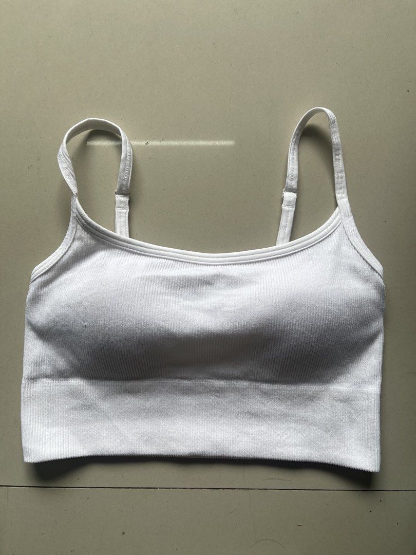Uniqlo padded white ribbed M bb17 (Category: Activewear) located in Baguio. Submitted by affordaprice_2600baguio (Listing ID 1463166663, Image 1). Description: .