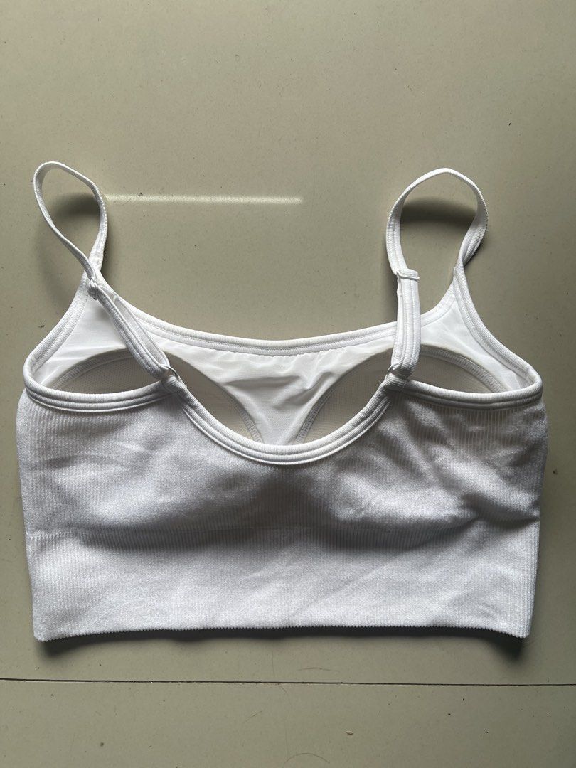 Uniqlo padded white ribbed M bb17 (Category: Activewear) located in Baguio. Submitted by affordaprice_2600baguio (Listing ID 1463166663, Image 2). Description: .
