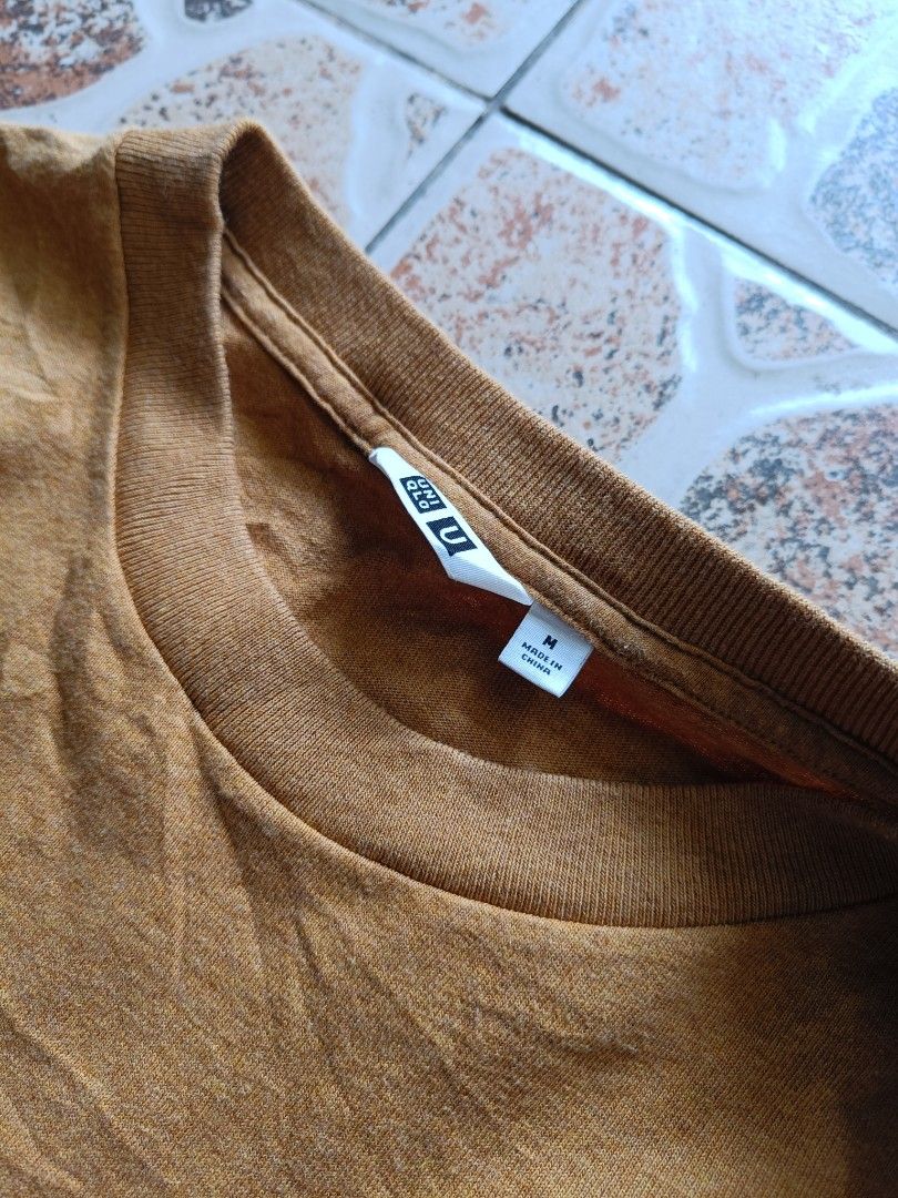 UNIQLO POCKET TEE (Category: Tshirts & Polo Shirts ) located in Davao. Submitted by thrift.it.denzz (Listing ID 1463183958, Image 3). Description: UNIQLO -SIZE MEDIUM W21 L27 -GOOD AS NEW CONDITION -350🏷️ ADD SHIPPING FEE 📩DM📩.