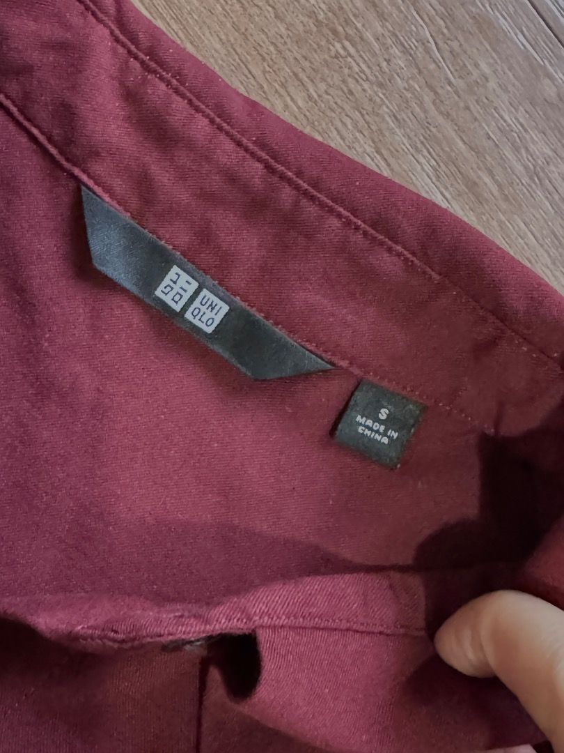 Uniqlo polo shirt (Category: Activewear) located in Pasay City. Submitted by mksn.04 (Listing ID 1463165915, Image 2). Description: .