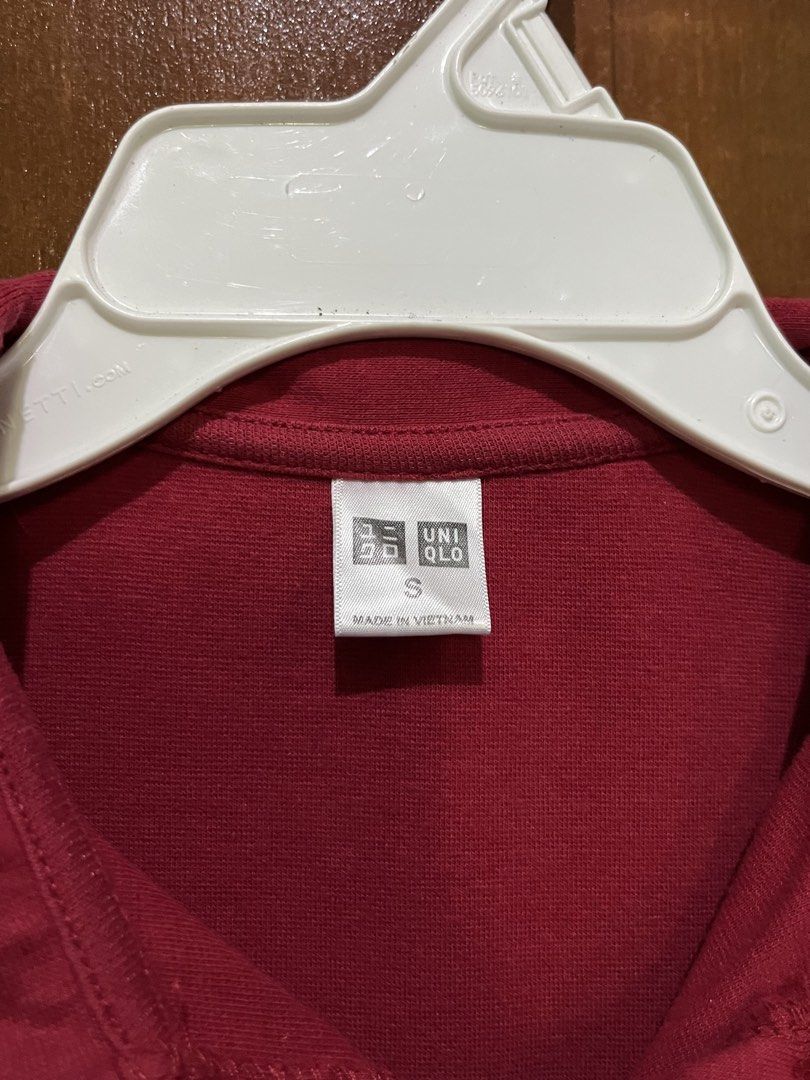 UNIQLO Red Cropped Collared Buttondown Top Size S (Category: Blouses) located in Batac City. Submitted by dsyrei (Listing ID 1463174202, Image 2). Description: - UNIQLO red cropped top - Size S - Short sleeves - Collared neckline - Button-up front - Made in Vietnam - no COD. - Gcash, Maya, PNB, Maribank .