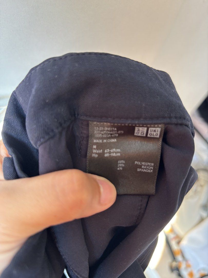 UNIQLO Smart Pants (Category: Other Bottoms) located in Manila. Submitted by ivscurated (Listing ID 1463176666, Image 3). Description: Uniqlo Smart Pants Navy Blue Size M Good fit No issues, just signs of usage. Superb padin quality since its Uniqlo ;).