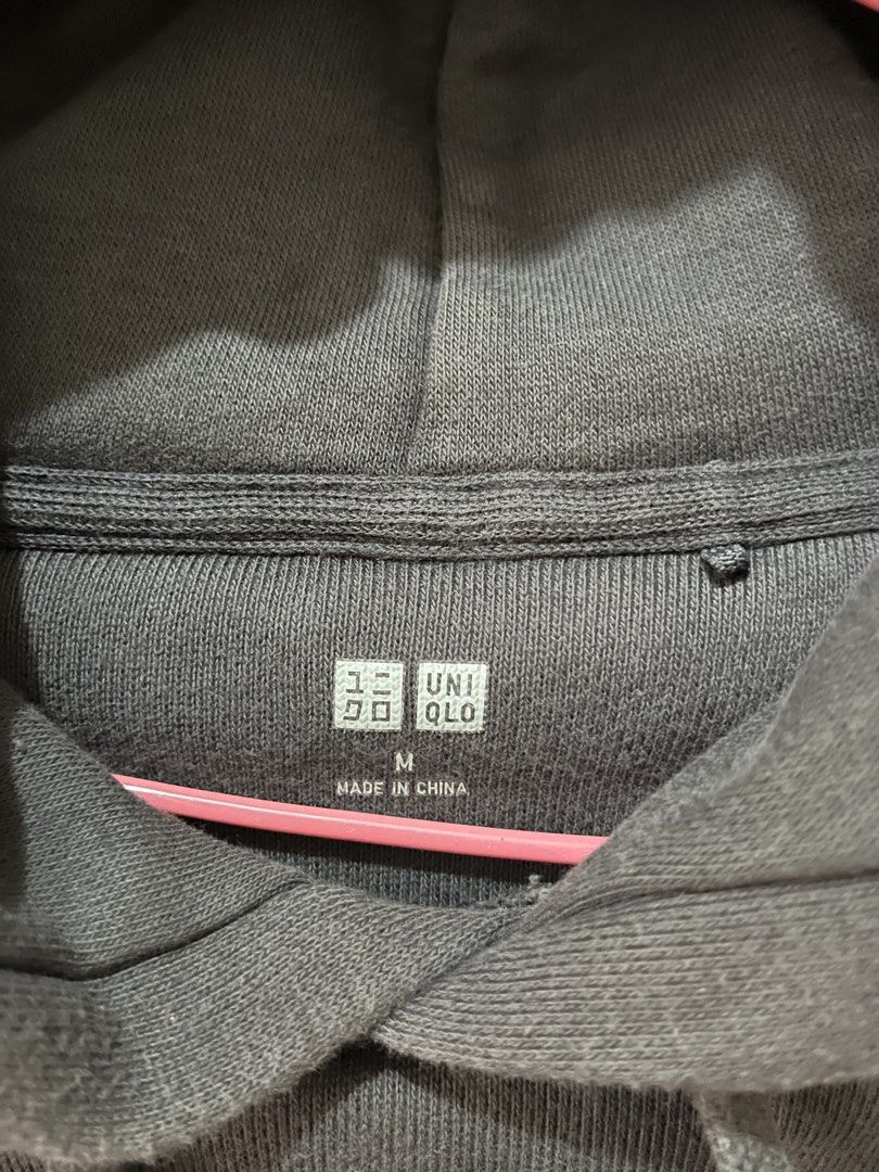 Uniqlo Sweat Pullover Long-Sleev Hoodie (Category: Hoodies) located in Manila. Submitted by chanie836 (Listing ID 1463262959, Image 2). Description: - Black Uniqlo Hoodie - Size: Medium (M) - Material: 100% Cotton - Origin: Made in China - Style: Comfortable and casual, ideal for everyday wear - Condition: Please check photos for detailed condition..