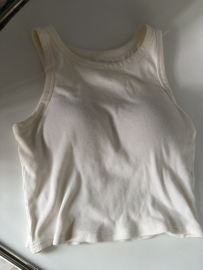 Uniqlo tank top with pads (Category: Sleeveless) located in Cebu City. Submitted by mmtco1746 (Listing ID 1463161620, Image 1). Description: .