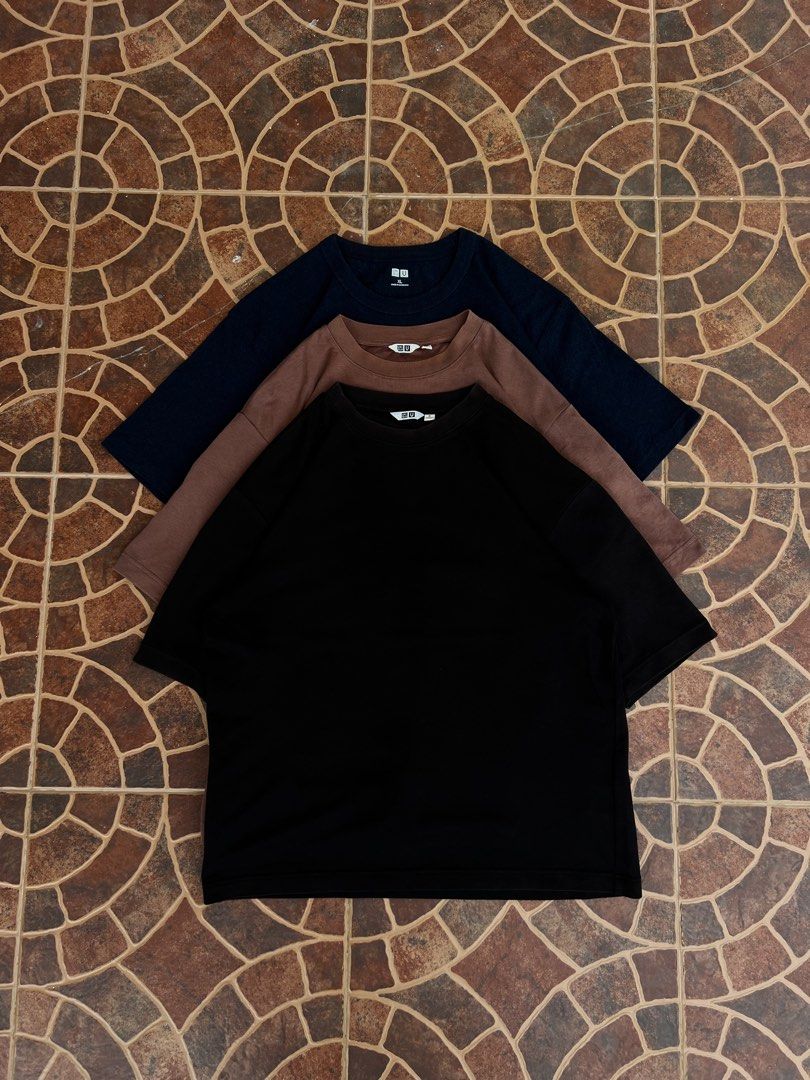 UNIQLO TEES ( MEDIUM, LARGE, XLARGE ) ASPACK‼️ (Category: Activewear) located in Batangas. Submitted by engr_thrift (Listing ID 1463189132, Image 1). Description: Pm for more dets📩.