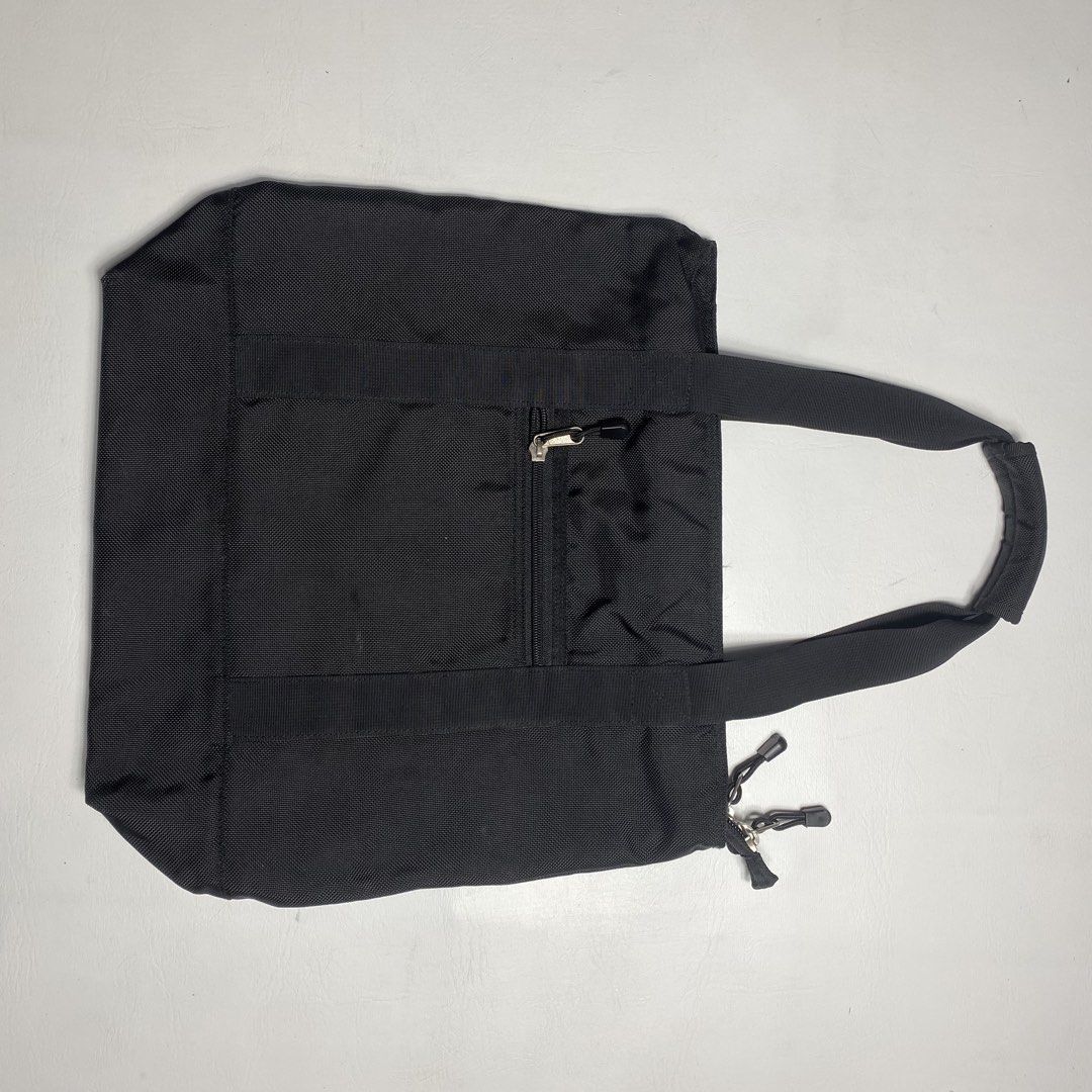 Uniqlo tote bag (Category: Belt bags, Clutches and Pouches) located in Manila. Submitted by valuable_rags (Listing ID 1463127479, Image 3). Description: .