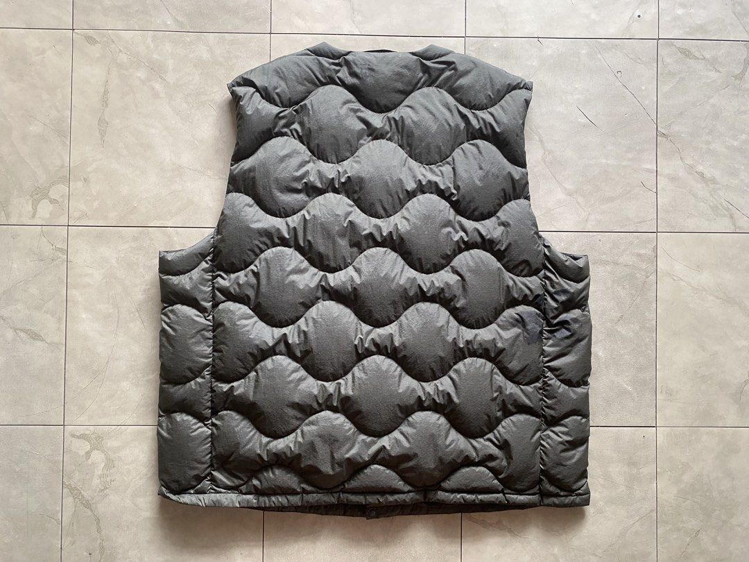 Uniqlo Ultra Light Down Vest (Category: Vests) located in Cabuyao City. Submitted by kekjct (Listing ID 1463238354, Image 2). Description: Condition: 10/10 (No wash tag) Size: Boxy Fit — 26” Pit-to-Pit × 29” Length Color: Olive Green / Dark Sage Details: • Wave / onion quilt padded pattern • Snap-button front closure • Convertible V-neck collar design • Lightweight, warm, and packable insulation • Great for layering / gorpcore / casual wear MOP: 