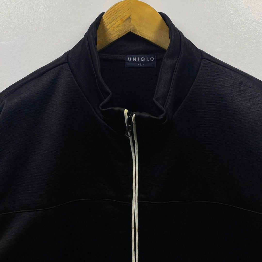 Uniqlo Vintage (Category: Coats, Jackets and Outerwear) located in Manila. Submitted by ayskrim_ (Listing ID 1463258619, Image 2). Description: Dimes: L 23x26.