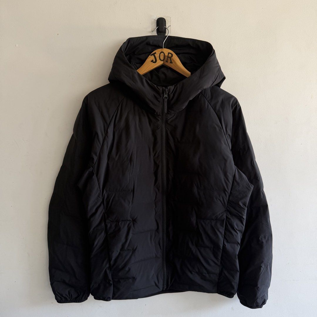 Uniqlo Warm Padded Puffer Jacket (Category: Coats, Jackets and Outerwear) located in San Fernando. Submitted by jorjorr (Listing ID 1463194395, Image 1). Description: Uniqlo Warm Padded Puffer Jacket Black color Unisex Medium on tag 23 width 26 length Excellent to new condition No issue P1,499.