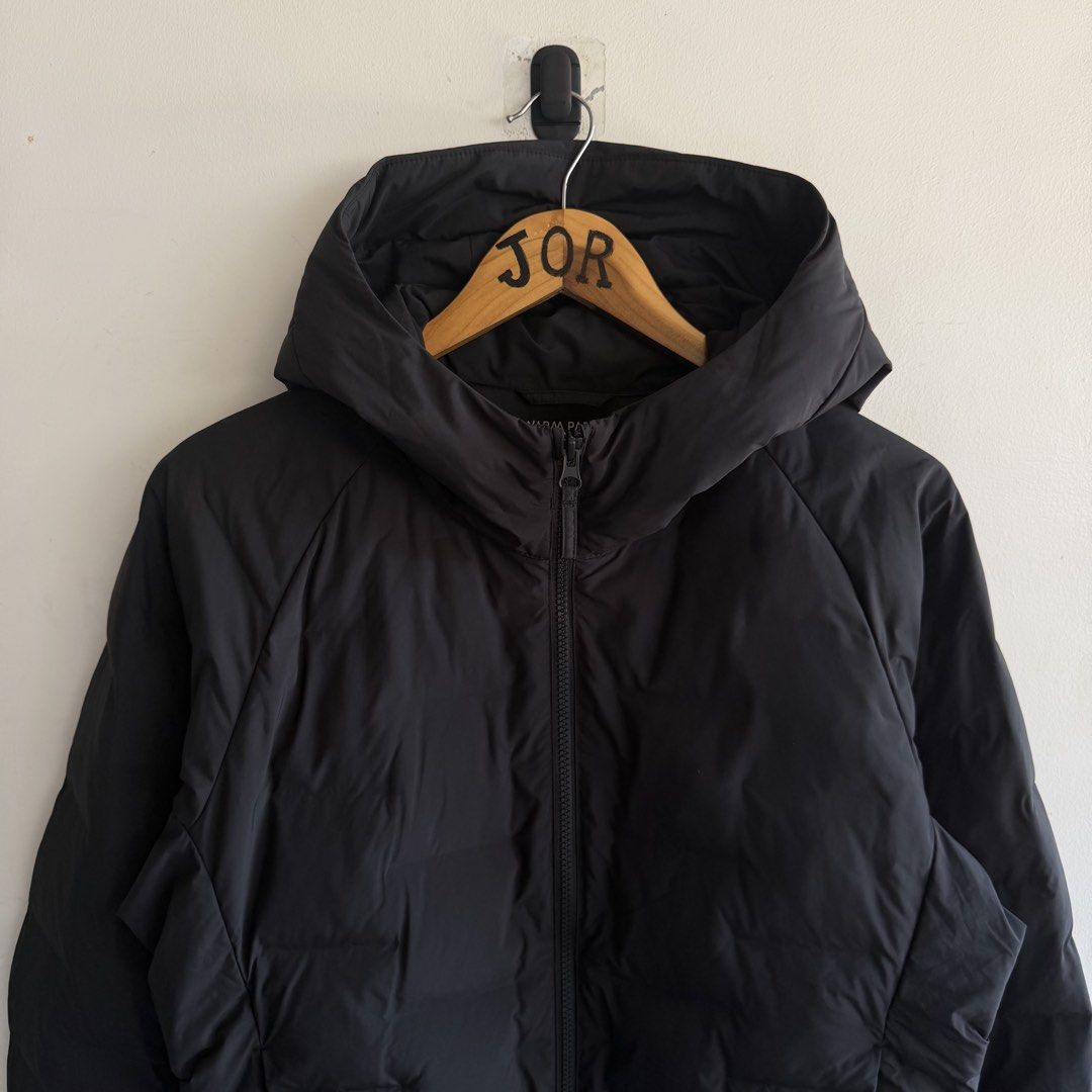 Uniqlo Warm Padded Puffer Jacket (Category: Coats, Jackets and Outerwear) located in San Fernando. Submitted by jorjorr (Listing ID 1463194395, Image 2). Description: Uniqlo Warm Padded Puffer Jacket Black color Unisex Medium on tag 23 width 26 length Excellent to new condition No issue P1,499.