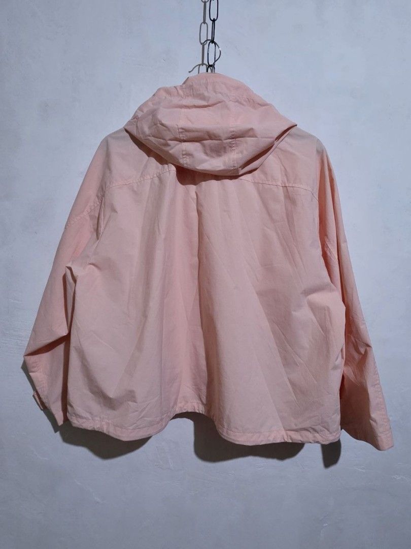 Uniqlo Windproof Stand Blouson (Category: Coats, Jackets and Outerwear) located in Baguio. Submitted by labelleferroniere (Listing ID 1463168494, Image 3). Description: Asnew Condition Peach (XL) (MWNS) — Water Repellant No Flaws Location Baguio City Length 23 Width 26 can be decreased to 23 📩.