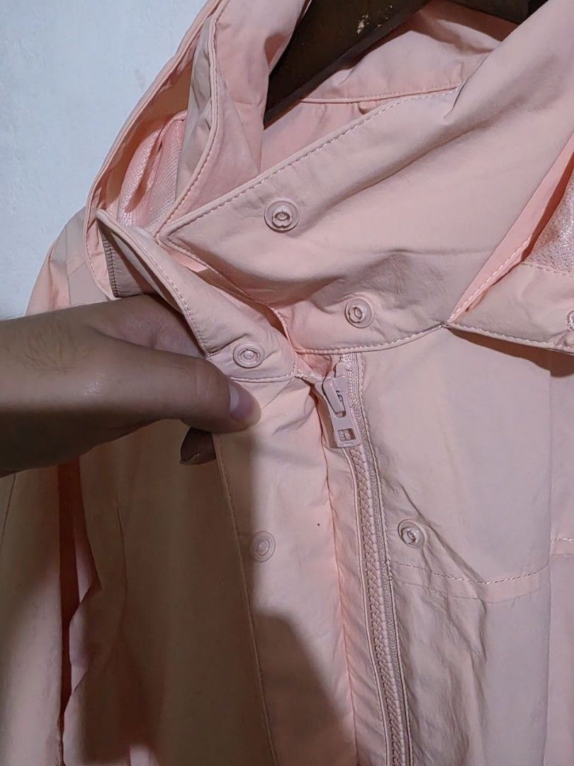 Uniqlo Windproof Stand Blouson (Category: Coats, Jackets and Outerwear) located in Baguio. Submitted by labelleferroniere (Listing ID 1463168494, Image 2). Description: Asnew Condition Peach (XL) (MWNS) — Water Repellant No Flaws Location Baguio City Length 23 Width 26 can be decreased to 23 📩.