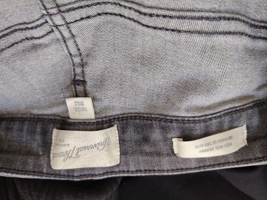 Universal Thread Grey Skinny Jeans (size: US 16) (Category: Jeans) located in Manila. Submitted by babeboxtheory (Listing ID 1461372831, Image 2). Description: - Grey skinny jeans by Universal Thread - Classic five-pocket design - Button and zip fly closure - Comfortable denim fabric - Versatile for everyday styling.