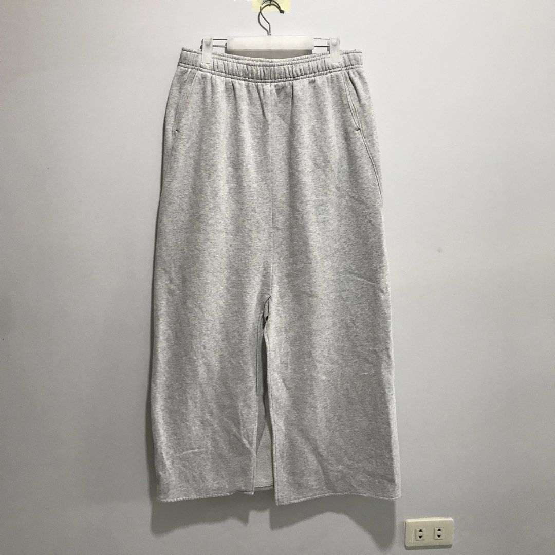 UNIVERSAL THREAD Heather Gray Maxi | Long Skirt (Category: Skirts) located in Cavite. Submitted by tanya.valentin (Listing ID 1463296874, Image 1). Description: - Waist: 32-36 ( Stretched ) - Length: 40 .
