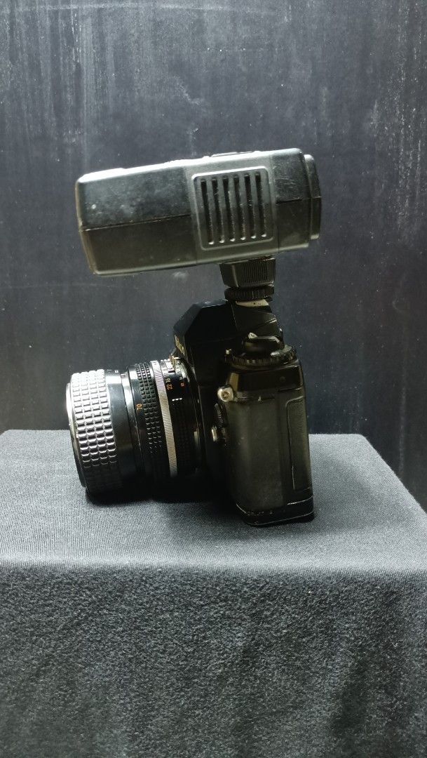 UNTESTED Nikon N2000 (Category: Cameras) located in Caloocan City. Submitted by rectooangelo (Listing ID 1463140361, Image 3). Description: 📷Nikon N2000 (No battery and film) ✅Lens: NIKON AF NIKKOR 35-70mm F3.3 / 4.5 Zoom Lens From Japan ✅Nikon Speedlight SB-15 Shoe Mount Flash for Nikon ₱2,000.