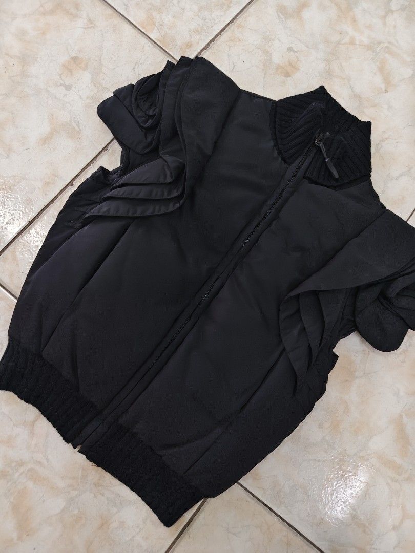 Valentino Black Puffer Bomber Jacket (Category: Coats, Jackets and Outerwear) located in Catbalogan. Submitted by yellfindss (Listing ID 1463228501, Image 3). Description: - Valentino puffer bomber jacket - Color: Black - Size: 6 - Ribbed collar, cuffs, and hem - Unique ruffled sleeve detail - Fully lined interior - A stylish addition to any wardrobe.