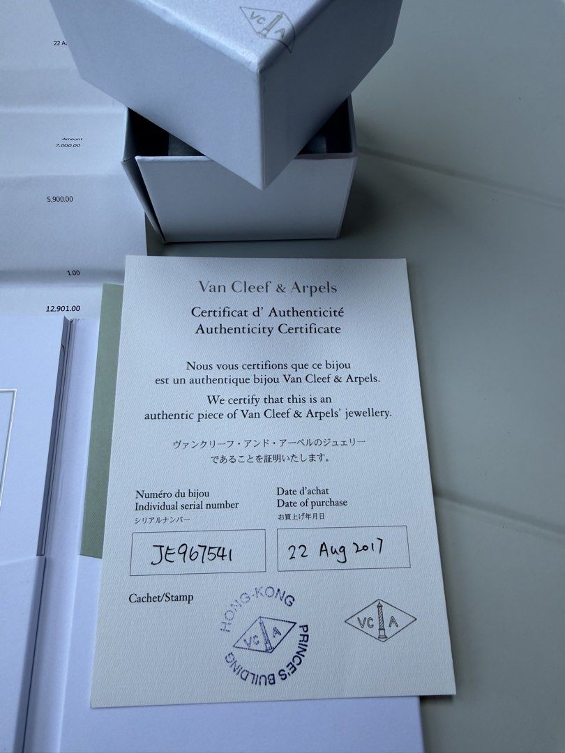Van Cleef & Arpels Perlee Small Model Ring 18K Pink Gold （分類：飾物及配件）位於 Hong Kong。 由 pureocean_829 提交（商品編號 1463150123，圖片 2）。簡介： Van Cleef & Arpels Perlee ring. Small model, 18K pink gold. Bought in August 2017. Comes with original box, authenticity certificate, and receipt. Serial number JE967541. ring size 48。