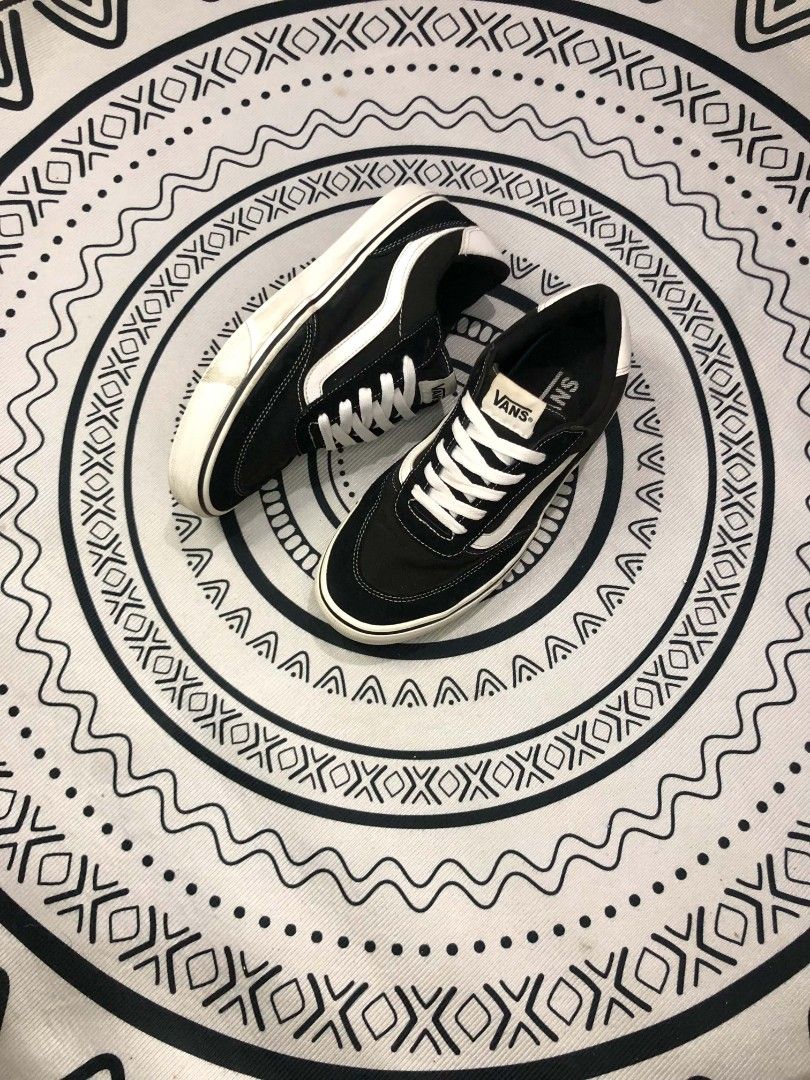 Vans Brooklyn Black 🔥 (Category: Sneakers) located in Manila. Submitted by sonkicks (Listing ID 1463290213, Image 2). Description: - Brand: Vans - Model: Brooklyn - Color: Black - Size: US 8 / UK 7 / EU 41 - Features: Iconic side stripe, durable suede and canvas construction - Sign of reglue .